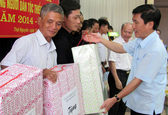 Biểu dương những tấm gương người dân tộc thiểu số tiêu biểu 